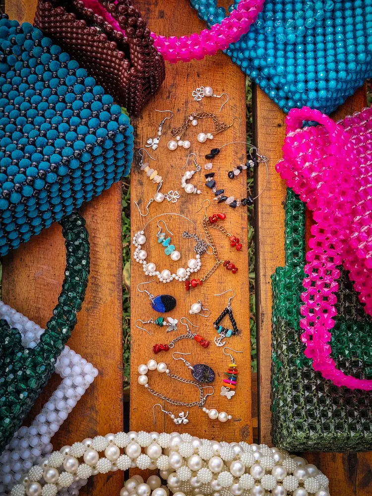 Carteras de cuentas de colores